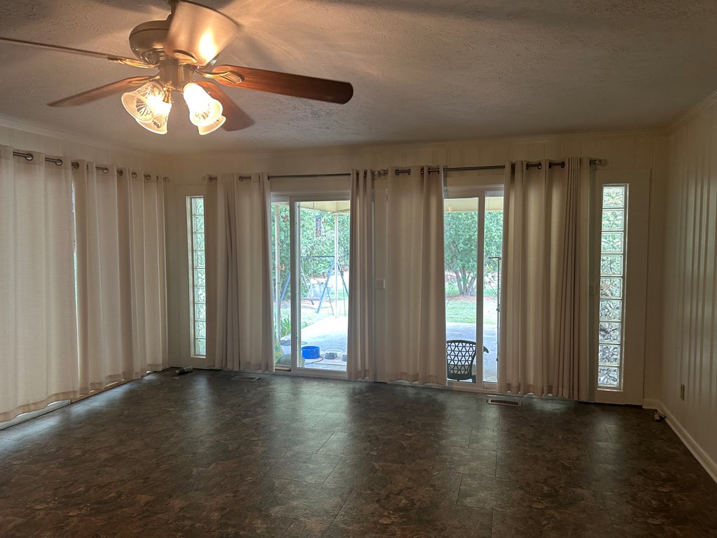 1701 10th Street SE, Moultrie, Georgia 31768, 3 Bedrooms Bedrooms, ,2 BathroomsBathrooms,Single Family,For Sale,10th Street SE,913411