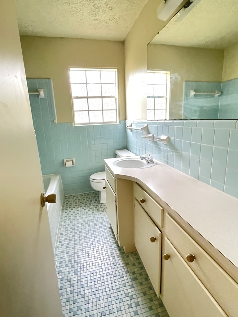 305 Clubview Drive, Moultrie, Georgia 31768, 5 Bedrooms Bedrooms, ,3 BathroomsBathrooms,Single Family,For Sale,Clubview Drive,913500 305 Clubview Drive, Moultrie, Georgia 31768, 5 Bedrooms Bedrooms, ,3 BathroomsBathrooms,Single Family,For Sale,Clubview Drive,913500